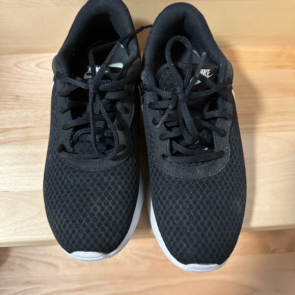 Nike running shoe - Picture 2 of 3